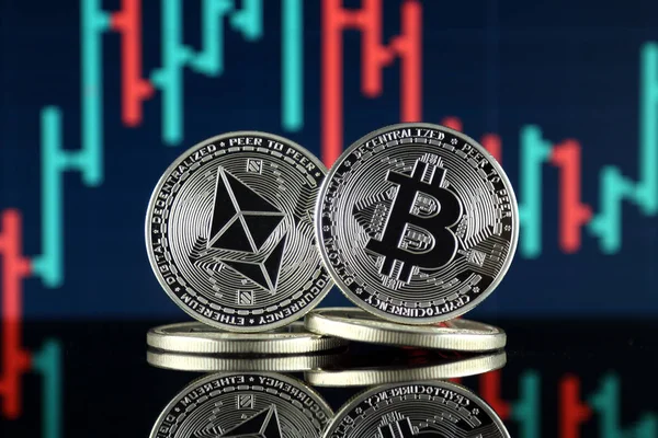 Ethereum (Eth) ve Bitcoin (Btc) fiziksel sürümü. piyasa değeri açısından 2 en büyük cryptocurrencies.