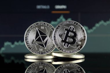 Ethereum (Eth) ve Bitcoin (Btc) fiziksel sürümü. piyasa değeri açısından 2 en büyük cryptocurrencies.