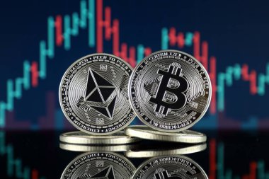 Ethereum (Eth) ve Bitcoin (Btc) fiziksel sürümü. piyasa değeri açısından 2 en büyük cryptocurrencies.