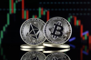 Ethereum (Eth) ve Bitcoin (Btc) fiziksel sürümü. piyasa değeri açısından 2 en büyük cryptocurrencies.