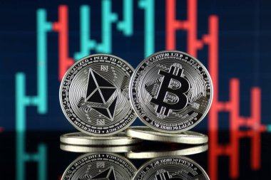 Ethereum (Eth) ve Bitcoin (Btc) fiziksel sürümü. piyasa değeri açısından 2 en büyük cryptocurrencies.