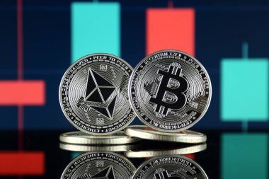 Ethereum (Eth) ve Bitcoin (Btc) fiziksel sürümü. piyasa değeri açısından 2 en büyük cryptocurrencies.