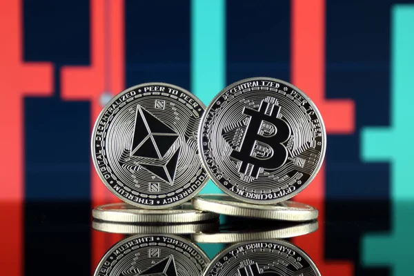 Ethereum (Eth) ve Bitcoin (Btc) fiziksel sürümü. piyasa değeri açısından 2 en büyük cryptocurrencies.