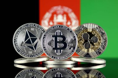 Ethereum (Eth), Bitcoin (Btc), dalgalanma (Xrp) ve Afganistan bayrağı fiziksel sürümü. En iyi 3 Cryptocurrencies pazara göre kap.