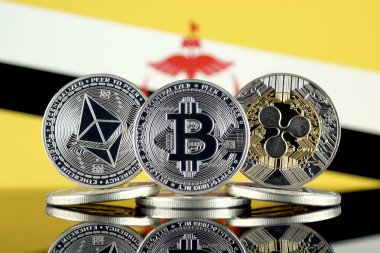 Ethereum (Eth), Bitcoin (Btc), dalgalanma (Xrp) ve Brunei bayrağı fiziksel sürümü. En iyi 3 Cryptocurrencies pazara göre kap.