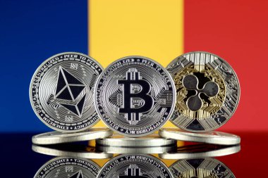Ethereum (Eth), Bitcoin (Btc), dalgalanma (Xrp) ve Çad bayrağı fiziksel sürümü. En iyi 3 Cryptocurrencies pazara göre kap.