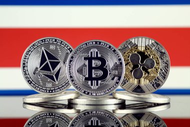Ethereum (Eth), Bitcoin (Btc), dalgalanma (Xrp) ve Kosta Rika bayrağı fiziksel sürümü. En iyi 3 Cryptocurrencies pazara göre kap.