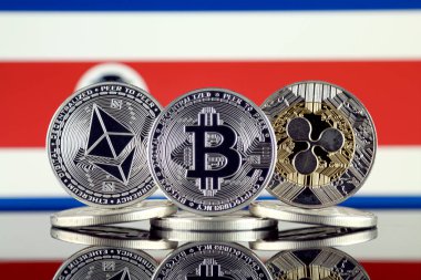 Ethereum (Eth), Bitcoin (Btc), dalgalanma (Xrp) ve Kosta Rika bayrağı fiziksel sürümü. En iyi 3 Cryptocurrencies pazara göre kap.