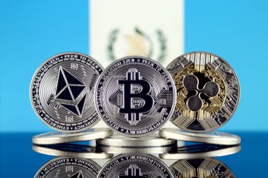 Ethereum (Eth), Bitcoin (Btc), dalgalanma (Xrp) ve Guatemala bayrağı fiziksel sürümü. En iyi 3 Cryptocurrencies pazara göre kap.