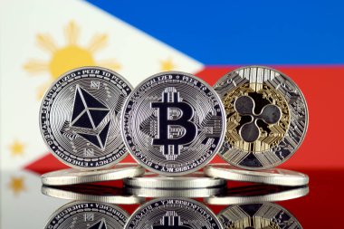 Ethereum (Eth), Bitcoin (Btc), dalgalanma (Xrp) ve Filipinler bayrağı fiziksel sürümü. En iyi 3 Cryptocurrencies pazara göre kap.