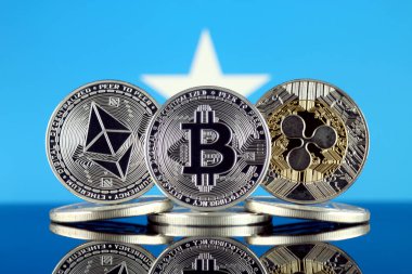 Ethereum (Eth), Bitcoin (Btc), dalgalanma (Xrp) ve Somali bayrağı fiziksel sürümü. En iyi 3 Cryptocurrencies pazara göre kap.