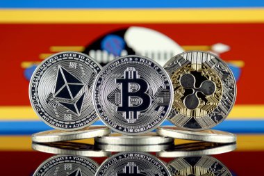 Ethereum (Eth), Bitcoin (Btc), dalgalanma (Xrp) ve Svaziland bayrağı fiziksel sürümü. En iyi 3 Cryptocurrencies pazara göre kap.