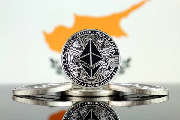 Versión Física Ethereum Eth Cyprus Flag Imagen Conceptual Para Inversores — Foto de Stock