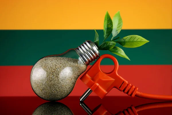 Podłącz Roślin Uprawy Wewnątrz Żarówki Flaga Litwy Pojęcie Energii Odnawialnej — Zdjęcie stockowe