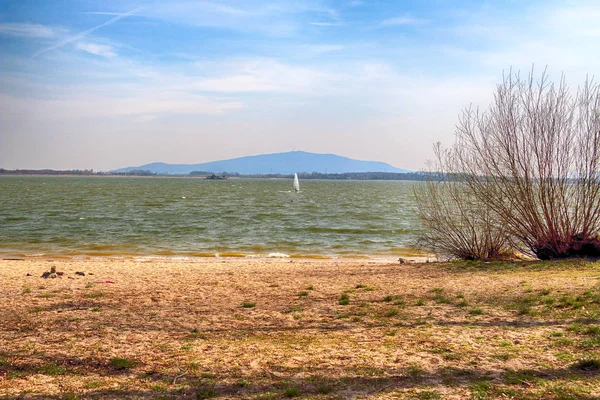 Lago Mietkow Montaña Sleza Polonia — Foto de Stock