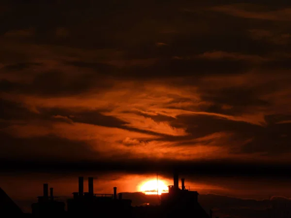 Hermosa Puesta Sol Sobre Los Tejados Wroclaw Polonia — Foto de Stock