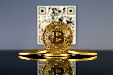 Bitcoin (BTC) ve QR Code (Bitcoin cüzdan adresi) kavramı.