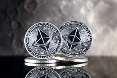 Ethereum (ETH) ve ay. Moon söyleyerek cryptocurrencies değeri bir artış öneriyor.