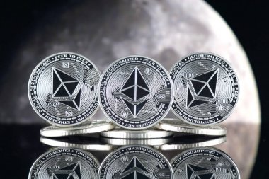 Ethereum (ETH) ve ay. Moon söyleyerek cryptocurrencies değeri bir artış öneriyor.