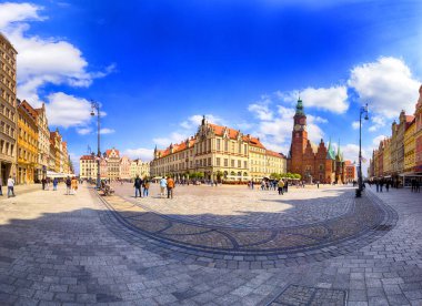 Wroclaw, Polonya - 22 Nisan 2019: Wroclaw Old Town. Avrupa 'nın en renkli pazar meydanlarından birine sahip bir şehir. Aşağı Silezya 'nın tarihi başkenti, Polonya, Avrupa.