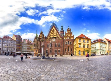 Wroclaw, Polonya - 22 Nisan 2019: Wroclaw Old Town. Avrupa 'nın en renkli pazar meydanlarından birine sahip bir şehir. Aşağı Silezya 'nın tarihi başkenti, Polonya, Avrupa.