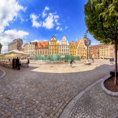 Wroclaw, Polonya - 22 Nisan 2019: Wroclaw Old Town. Şehir açık.