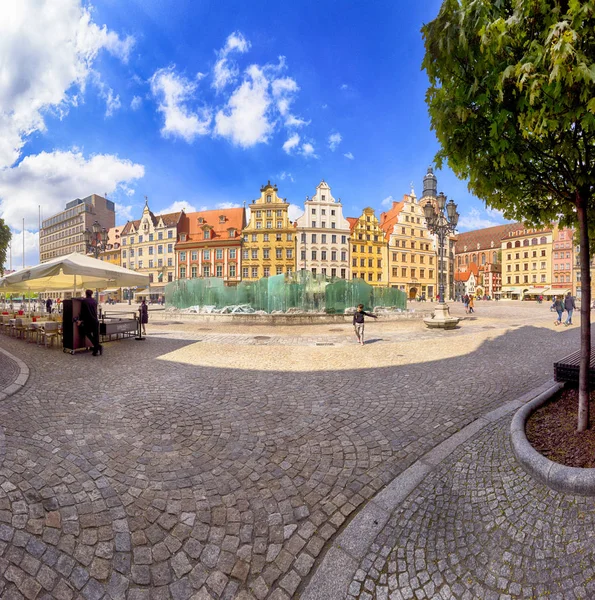 Wroclaw, Polen - 22 april 2019: Wroclaw Old Town. Stad met op — Stockfoto