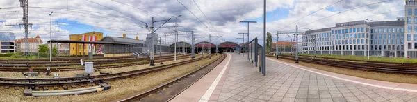 ポーランドのヴロツワフ 2019年5月3日 ヴロツワフの主要鉄道駅 Wroclaw Glowny 街の中心部に近い19世紀半ばに建てられました ユーロ2012前の全面改装 — ストック写真