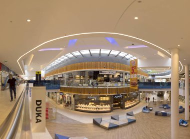 Wroclaw, Polonya - 07 Mayıs 2019: Bielany Wroclawskie sınırındaki Aleja Bielany Alışveriş Merkezi Polonya 'nın en büyük alışveriş merkezidir. Eşsiz bir mimari proje.