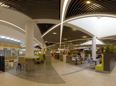 Wroclaw, Polonya - 07 Mayıs 2019: Bielany Wroclawskie sınırındaki Aleja Bielany Alışveriş Merkezi Polonya 'nın en büyük alışveriş merkezidir. Eşsiz bir mimari proje.