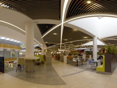 Wroclaw, Polonya - 07 Mayıs 2019: Bielany Wroclawskie sınırındaki Aleja Bielany Alışveriş Merkezi Polonya 'nın en büyük alışveriş merkezidir. Eşsiz bir mimari proje.