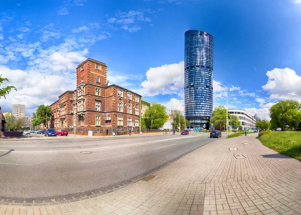 ポーランドのヴロツワフ 2019年5月10日 ヴロツワフのスカイタワーショッピングセンター 複合施設全体にもオフィス部分があり ポーランドで最も高い住宅タワー 212M があります ユニークな建築プロジェクト — ストック写真