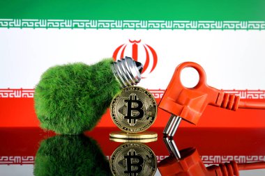Bitcoin (Btc), yeşil yenilenebilir enerji kavramı ve İran Bayrağı. Elektrik fiyatları, kripto para madenciliği işinde enerji tasarrufu.