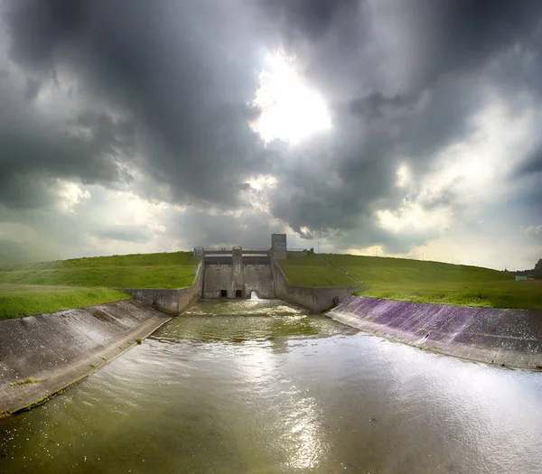 Barragem Água Lago Mietkow Perto Wroclaw Polônia Nos Últimos Dias — Fotografia de Stock