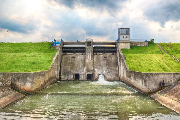 Barragem Água Lago Mietkow Perto Wroclaw Polônia Nos Últimos Dias — Fotografia de Stock