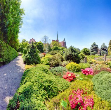 Wroclaw, Polonya-Mayıs 30, 2019: Botanik Bahçesi Wroclaw, Polonya. Bahçe 1811 den 1816 katedral Adası (Ostrow Tumski), şehrin en eski parçası üzerinde inşa edilmiştir.
