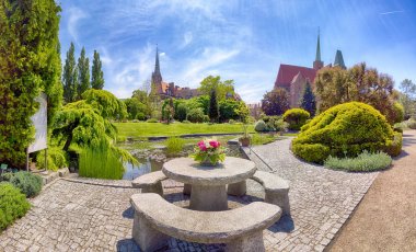 Wroclaw, Polonya-Mayıs 30, 2019: Botanik Bahçesi Wroclaw, Polonya. Bahçe 1811 den 1816 katedral Adası (Ostrow Tumski), şehrin en eski parçası üzerinde inşa edilmiştir.