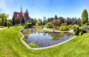 Wroclaw, Polonya-Mayıs 30, 2019: Botanik Bahçesi Wroclaw, Polonya. Bahçe 1811 den 1816 katedral Adası (Ostrow Tumski), şehrin en eski parçası üzerinde inşa edilmiştir.