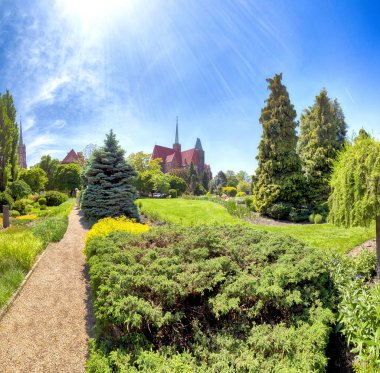 Wroclaw, Polonya-Mayıs 30, 2019: Botanik Bahçesi Wroclaw, Polonya. Bahçe 1811 den 1816 katedral Adası (Ostrow Tumski), şehrin en eski parçası üzerinde inşa edilmiştir.