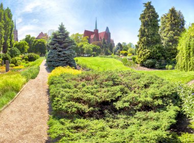 Wroclaw, Polonya-Mayıs 30, 2019: Botanik Bahçesi Wroclaw, Polonya. Bahçe 1811 den 1816 katedral Adası (Ostrow Tumski), şehrin en eski parçası üzerinde inşa edilmiştir.