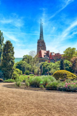 Wroclaw, Polonya-Mayıs 30, 2019: Botanik Bahçesi Wroclaw, Polonya. Bahçe 1811 den 1816 katedral Adası (Ostrow Tumski), şehrin en eski parçası üzerinde inşa edilmiştir.