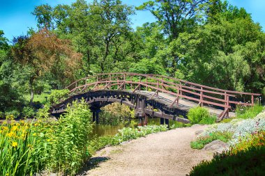 Wroclaw, Polonya-Mayıs 30, 2019: Botanik Bahçesi Wroclaw, Polonya. Bahçe 1811 den 1816 katedral Adası (Ostrow Tumski), şehrin en eski parçası üzerinde inşa edilmiştir.