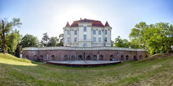波兰弗罗茨拉夫 2019年6月11日 波兰弗罗茨拉夫莱斯尼察城堡 波兰文化遗产登记册上的物体 — 图库照片