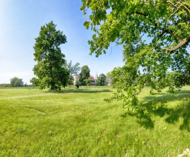 Wroclaw, Polonya - 09 Haziran 2019: Wro yakınlarındaki Krobielowice Sarayı