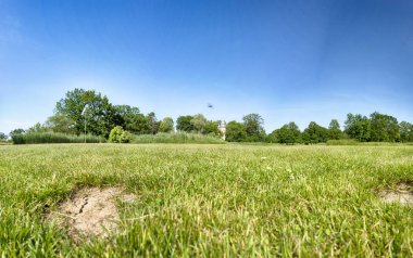 Wroclaw, Polonya - Haziran 09, 2019: Wroclaw yakınlarındaki Krobielowice golf sahası. Şu anda burada bir otel, restoran ve golf kulübü var..