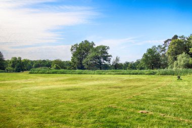 Wroclaw, Polonya - Haziran 09, 2019: Wroclaw yakınlarındaki Krobielowice golf sahası. Şu anda burada bir otel, restoran ve golf kulübü var..
