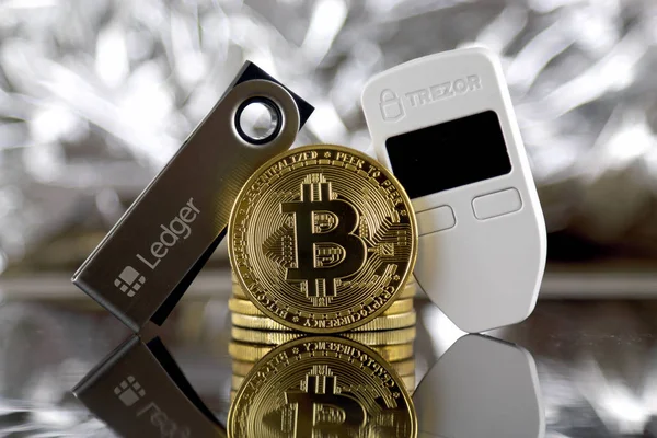 Wroclaw Poland July 2019 Physical Version Bitcoin Btc Trezor Ledger — Stock Photo, Image