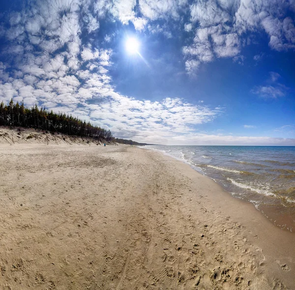 Le parc national Slowinski est situé sur la côte de la mer Baltique, en Nouvelle-Écosse. — Photo