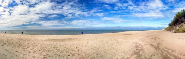 波兰莱巴 2019年7月24日 波兰莱巴附近的波罗的海沿岸的斯洛宾斯基国家公园 美丽的沙滩和沿海景观在莱巴和移动沙丘之间的步行道 — 图库照片