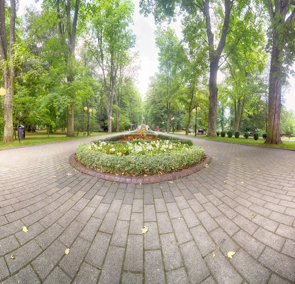 Polanica zdroj, poland - 26. August 2019: der Kurpark in der Stadt — Stockfoto